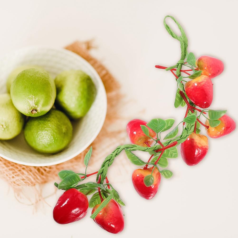 PRETYZOOM Realistic Fake Strawberry Hanging Decor